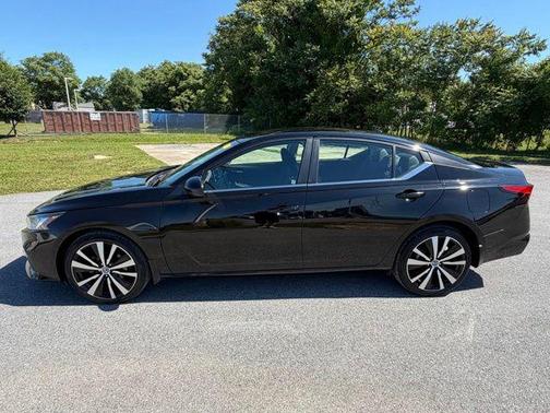Super Black 2019 Nissan Altima 2.5 SR
