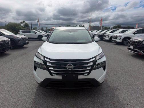Everest White Pearl 2024 Nissan Rogue SV