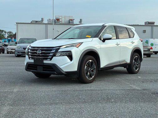 Everest White Pearl 2024 Nissan Rogue SV