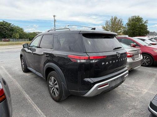 Super Black 2024 Nissan Pathfinder SL 4WD