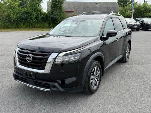 Super Black 2024 Nissan Pathfinder SL 4WD
