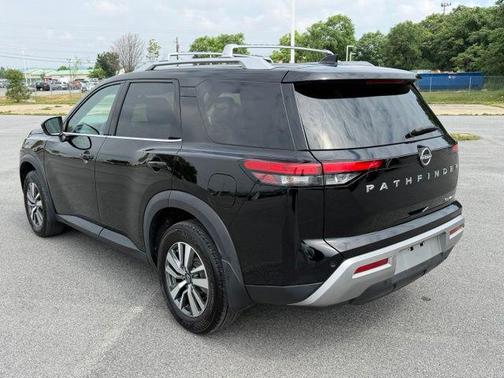 Super Black 2024 Nissan Pathfinder SL 4WD