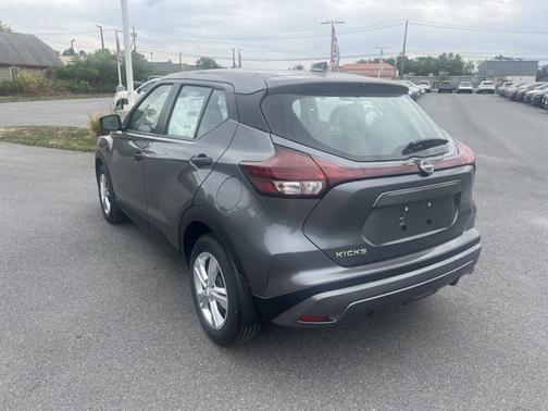2025 Nissan Kicks S