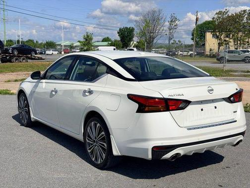 Pearl White Tricoat 2023 Nissan Altima 2.5 SL