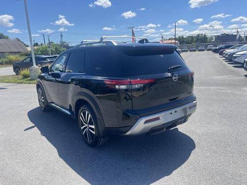 2023 Nissan Pathfinder Platinum 4WD