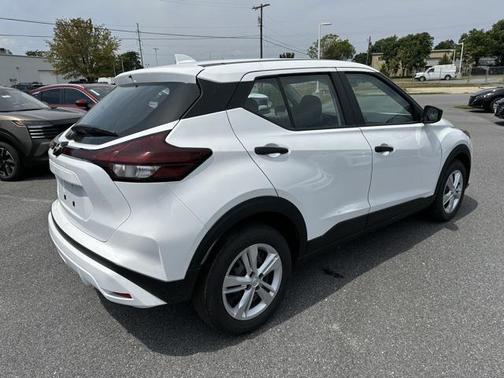 2025 Nissan Kicks S