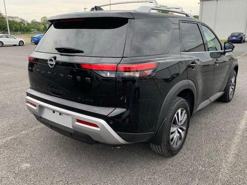 Super Black 2024 Nissan Pathfinder SL 4WD