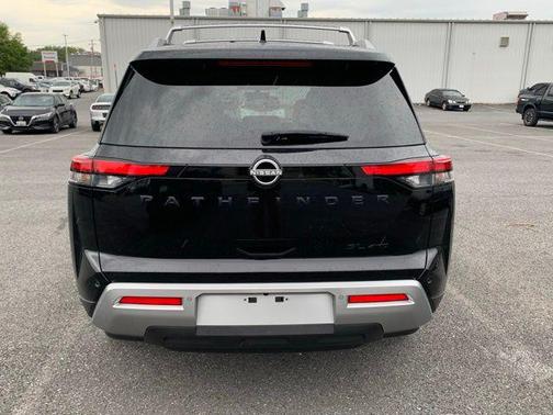 Super Black 2024 Nissan Pathfinder SL 4WD