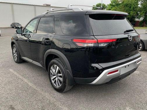 Super Black 2024 Nissan Pathfinder SL 4WD