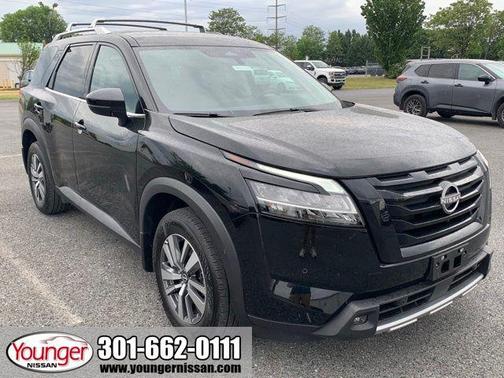 Super Black 2024 Nissan Pathfinder SL 4WD