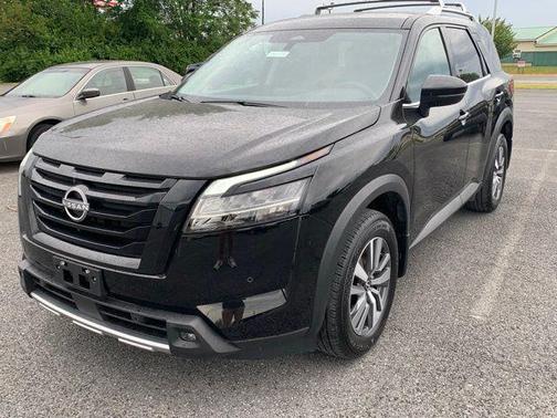 Super Black 2024 Nissan Pathfinder SL 4WD
