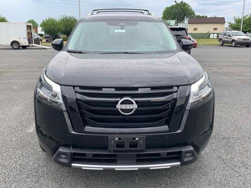 Super Black 2024 Nissan Pathfinder SL 4WD