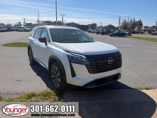 Everest White Pearl Tricoat 2026 Nissan Pathfinder Platinum