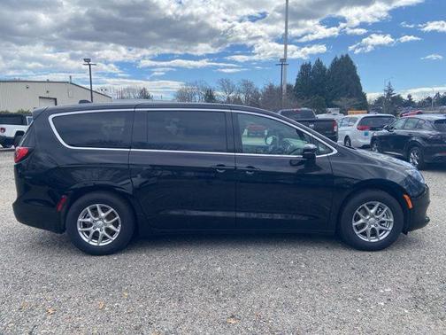 2026 Chrysler Voyager LX