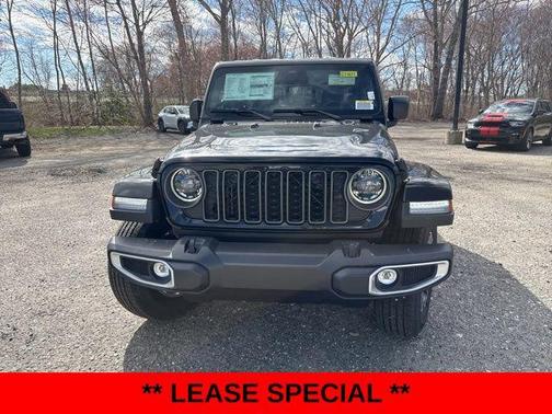 Black Clearcoat 2026 Jeep Gladiator Sahara 4x4