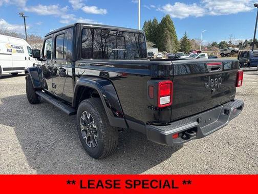 Black Clearcoat 2026 Jeep Gladiator Sahara 4x4