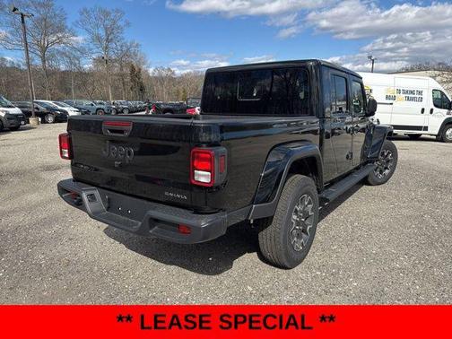 Black Clearcoat 2026 Jeep Gladiator Sahara 4x4