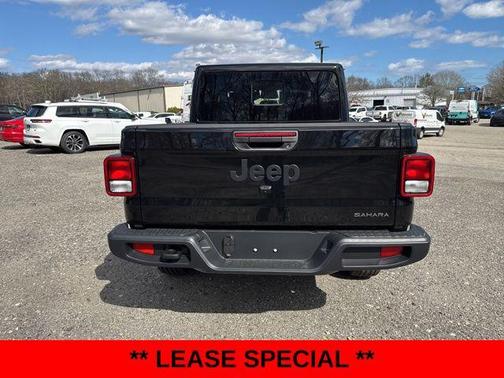 Black Clearcoat 2026 Jeep Gladiator Sahara 4x4