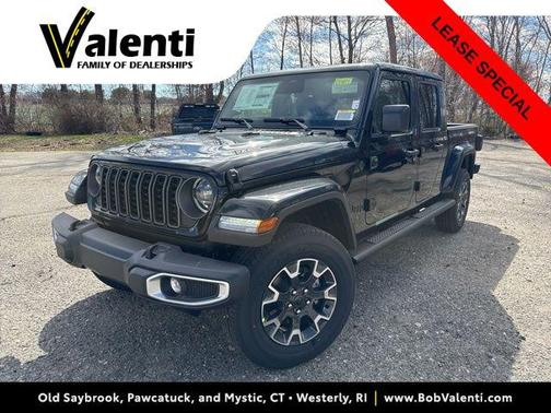 Black Clearcoat 2026 Jeep Gladiator Sahara 4x4