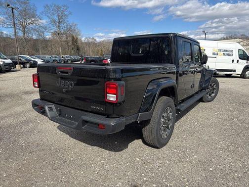 Black Clearcoat 2026 Jeep Gladiator Sahara 4x4