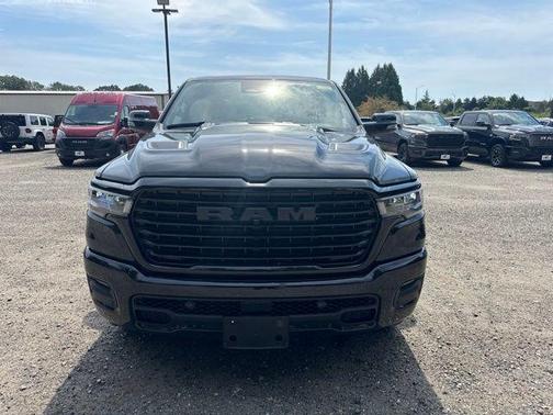 Diamond Black Crystal Pearlcoat 2026 RAM 1500 Laramie