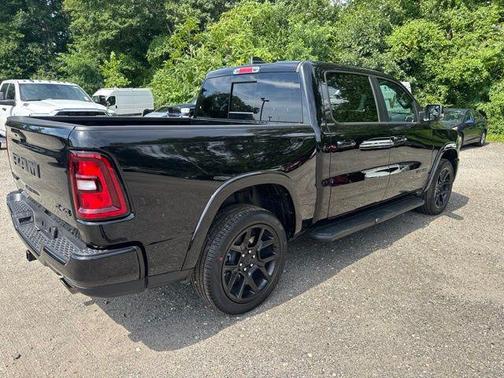 Diamond Black Crystal Pearlcoat 2026 RAM 1500 Laramie