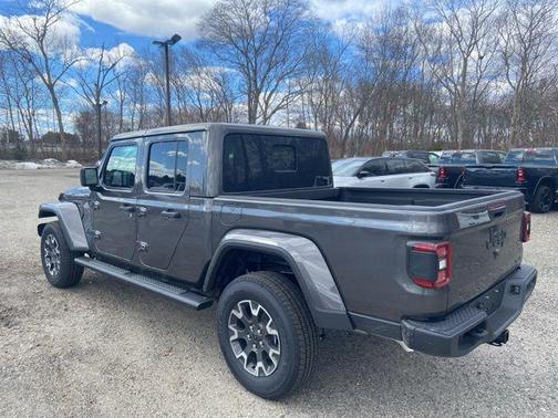 2026 Jeep Gladiator Sahara 4x4