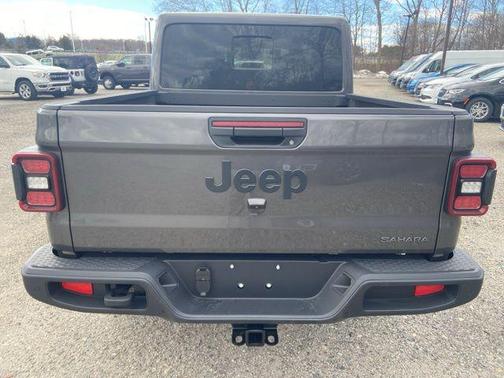 2026 Jeep Gladiator Sahara 4x4