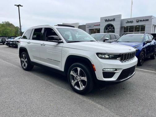 Bright White Clearcoat 2023 Jeep Grand Cherokee Limited