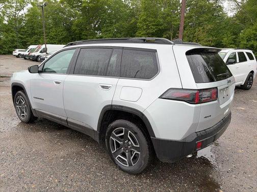 Silver Zynith Clearcoat 2026 Jeep Cherokee Laredo 4x4