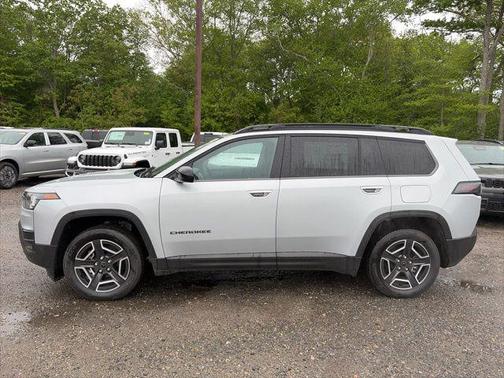 Silver Zynith Clearcoat 2026 Jeep Cherokee Laredo 4x4