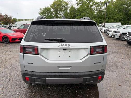 Silver Zynith Clearcoat 2026 Jeep Cherokee Laredo 4x4