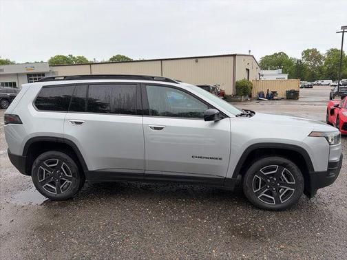Silver Zynith Clearcoat 2026 Jeep Cherokee Laredo 4x4