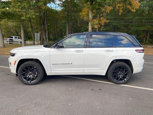 2025 Jeep Grand Cherokee Summit