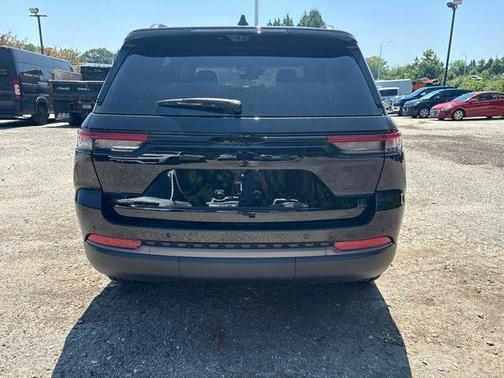 Diamond Black Crystal Pearlcoat 2026 Jeep Grand Cherokee 85th Anniversay Edition 4x4