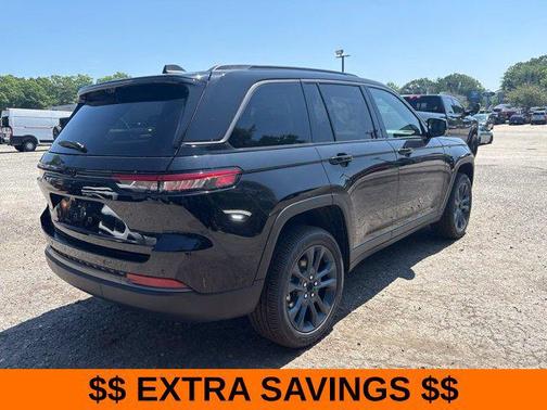 Diamond Black Crystal Pearlcoat 2026 Jeep Grand Cherokee 85th Anniversay Edition 4x4