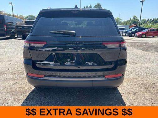 Diamond Black Crystal Pearlcoat 2026 Jeep Grand Cherokee 85th Anniversay Edition 4x4