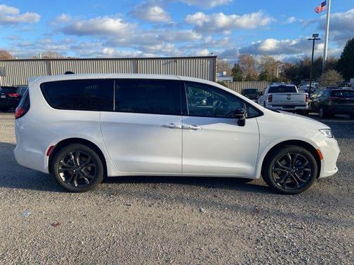 2026 Chrysler Pacifica L