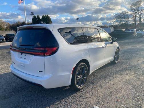 2026 Chrysler Pacifica L