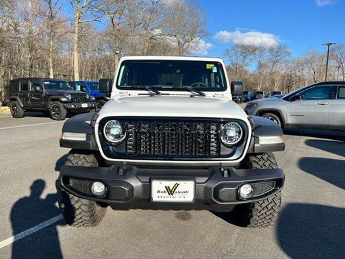 Bright White Clearcoat 2024 Jeep Wrangler Willys