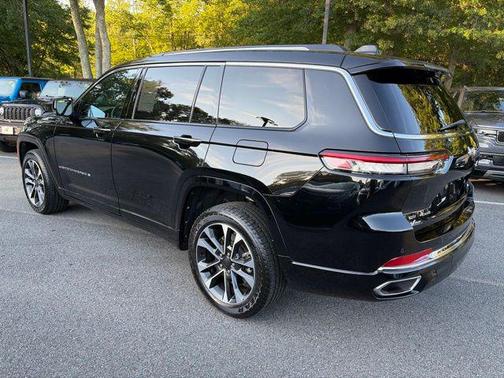 Diamond Black Crystal Pearlcoat 2022 Jeep Grand Cherokee L Overland
