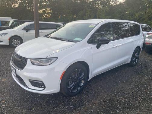 2026 Chrysler Pacifica L