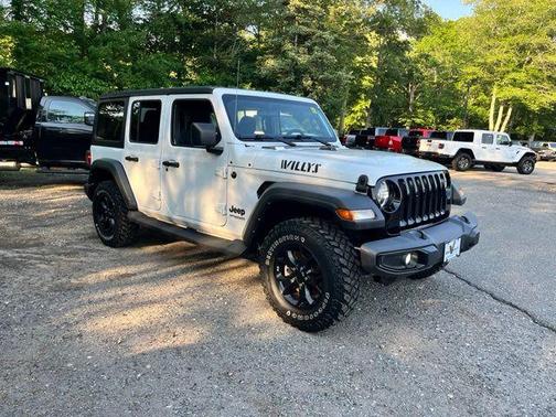Bright White Clearcoat 2022 Jeep Wrangler Willys