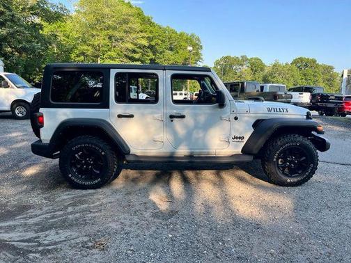 Bright White Clearcoat 2022 Jeep Wrangler Willys