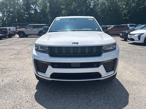 Bright White Clearcoat 2026 Jeep Grand Cherokee Limited