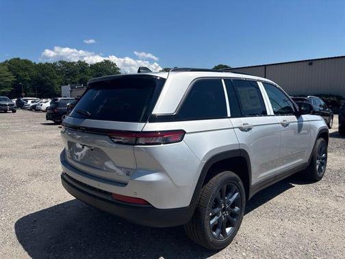 Silver Zynith 2026 Jeep Grand Cherokee 85th Anniversay Edition 4x4