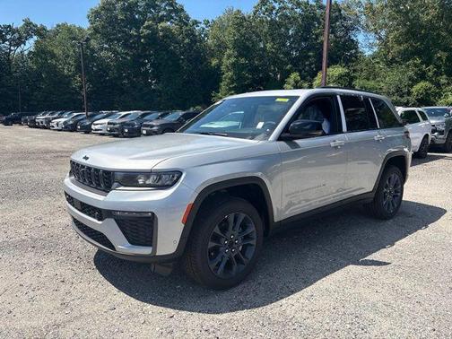 Silver Zynith 2026 Jeep Grand Cherokee 85th Anniversay Edition 4x4
