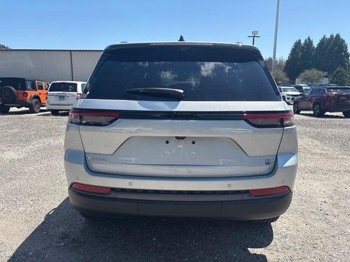 Silver Zynith 2026 Jeep Grand Cherokee 85th Anniversay Edition 4x4