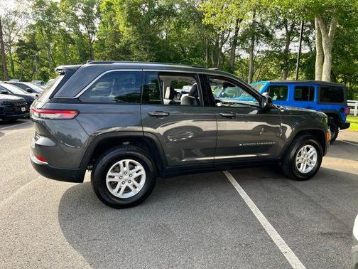 2022 Jeep Grand Cherokee Laredo