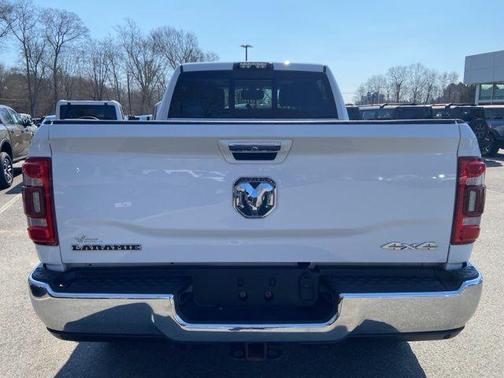 2020 RAM 2500 Laramie Crew Cab 4x4 6'4' Box